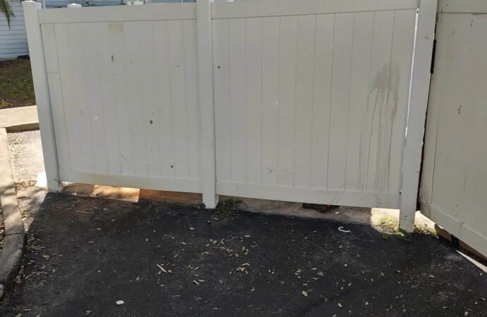 Fence Removals-Jupiter Waste and Junk Removal Pros